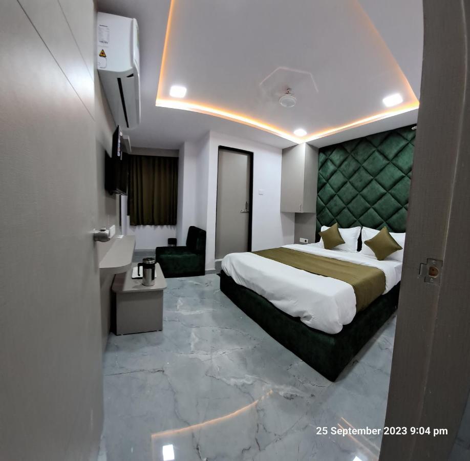 Hotel Kingdom Gandhinagar Buitenkant foto
