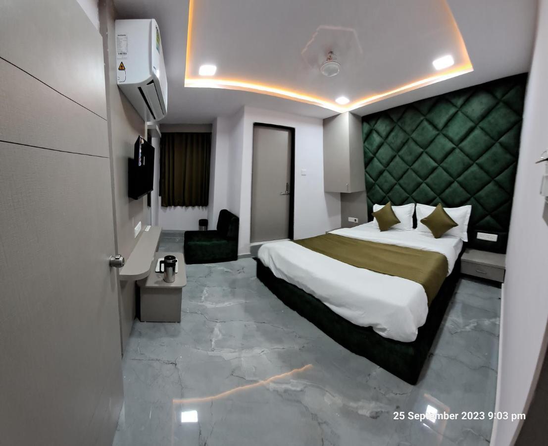 Hotel Kingdom Gandhinagar Buitenkant foto