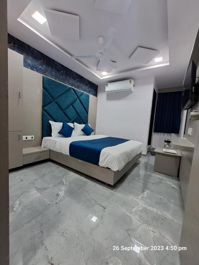 Hotel Kingdom Gandhinagar Buitenkant foto