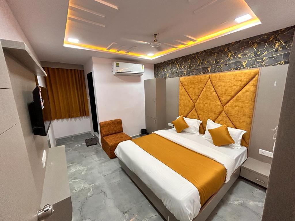 Hotel Kingdom Gandhinagar Buitenkant foto