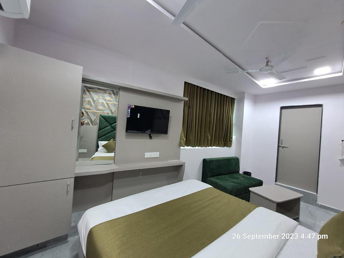 Hotel Kingdom Gandhinagar Buitenkant foto