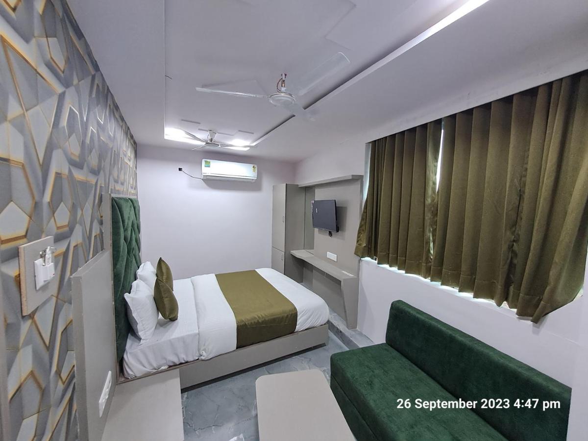 Hotel Kingdom Gandhinagar Buitenkant foto
